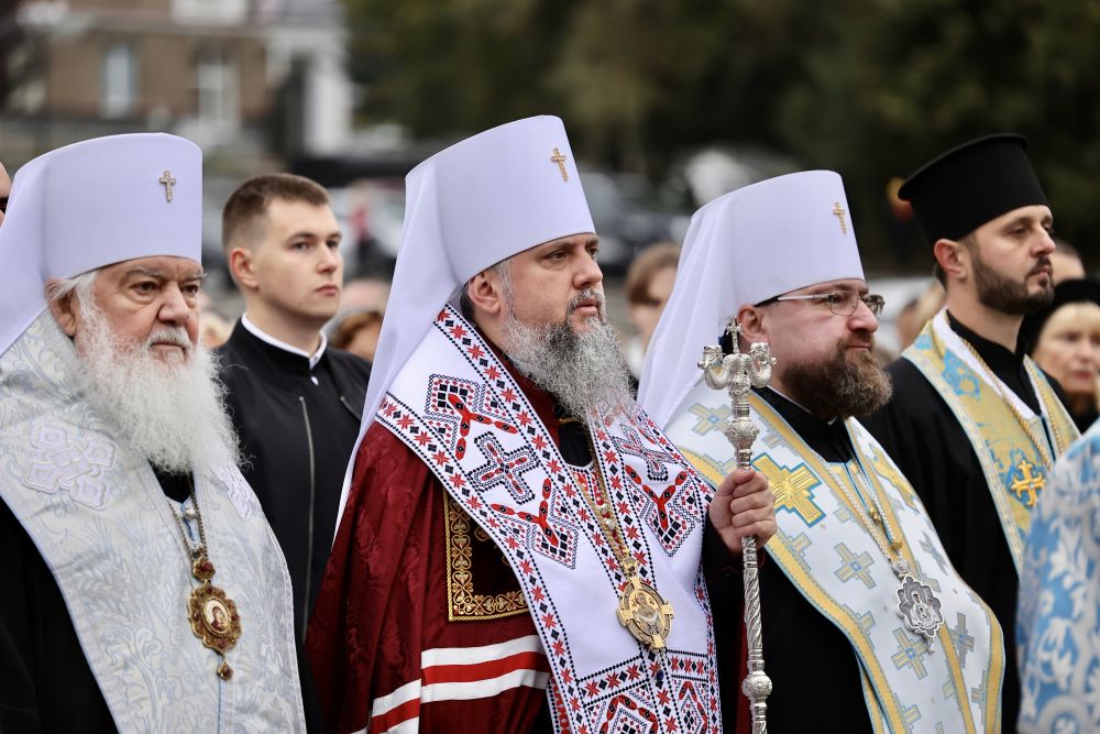 Молитва за полеглих воїнів: Митрополит Епіфаній на Личаківському кладовищі