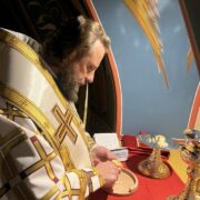 Святі Косма і Даміан: нічна Літургія в Лаврі з молитвою за Україну