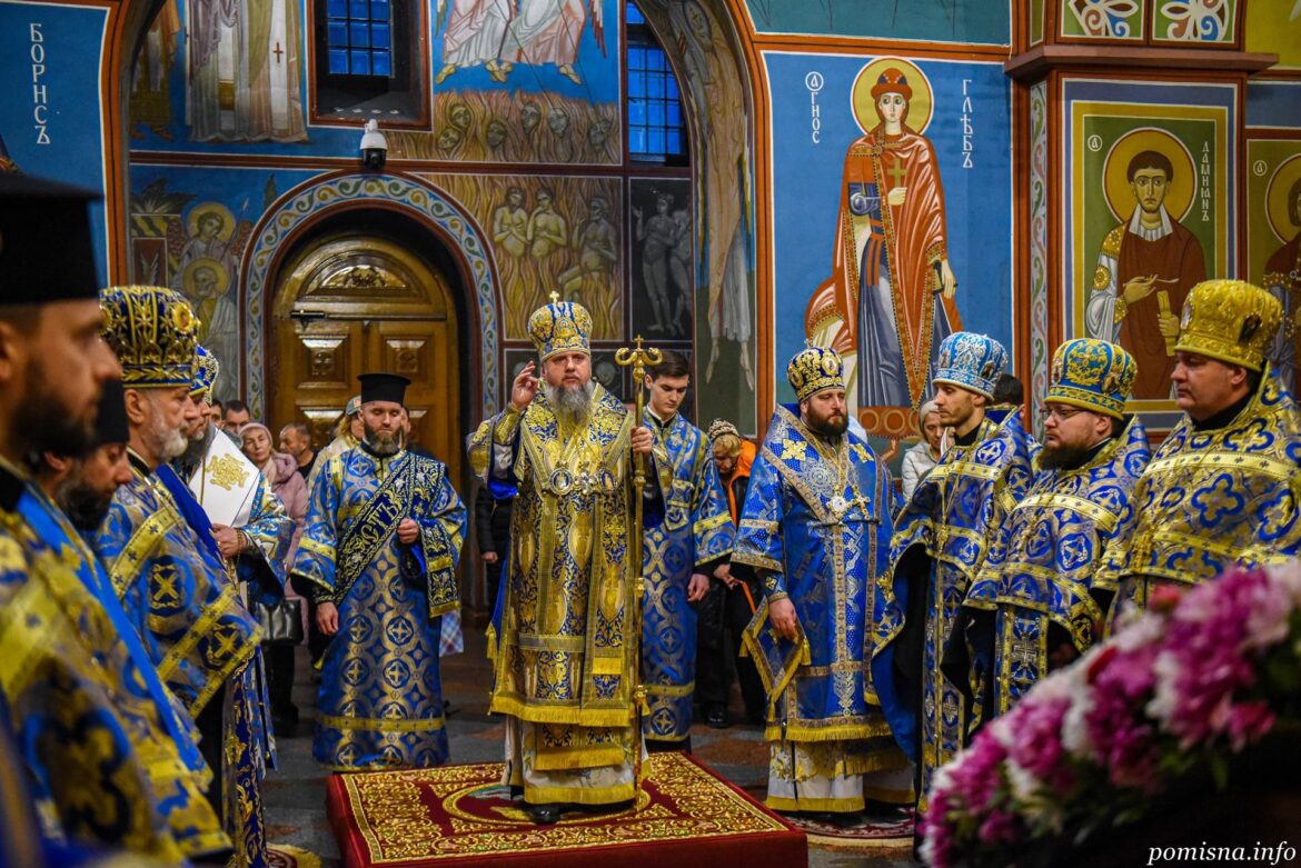 Свято-Михайлівський собор став центром молитви напередодні Дванадесятого свята