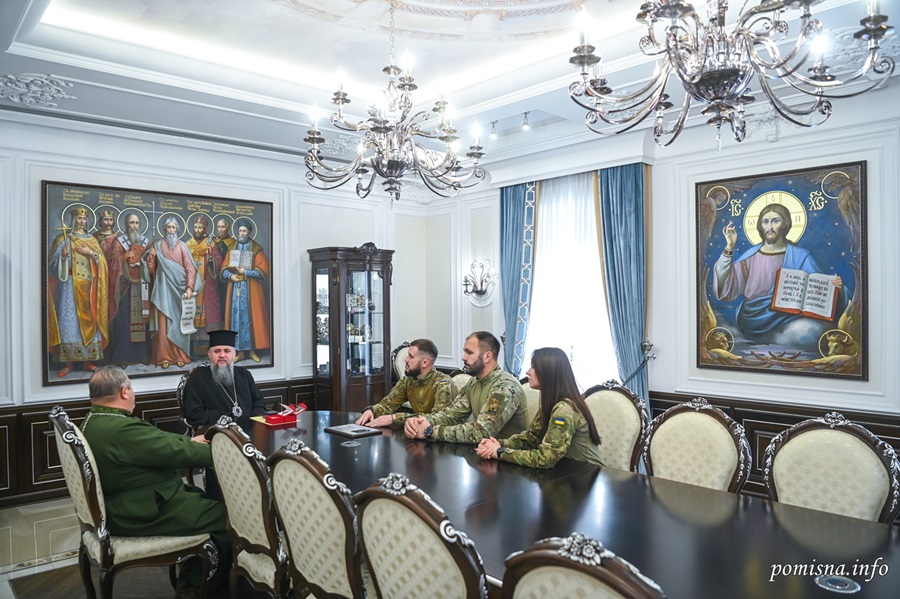 Епіфаній відзначив захисників з підрозділу «Тайфун» церковними нагородами
