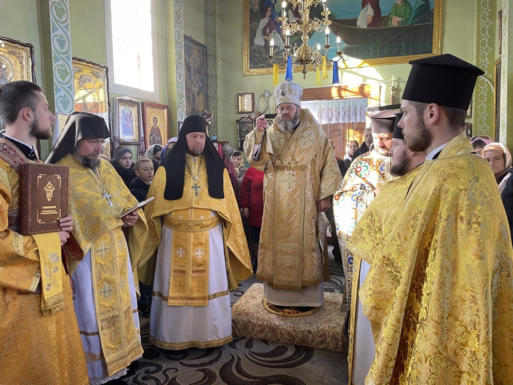 У Щурині відбулася історична подія: освячено новий престол