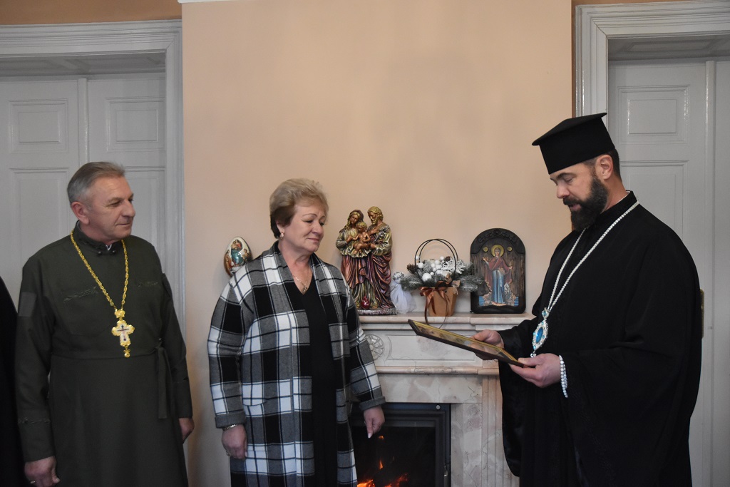 Архієпископ Юліан вручив церковну нагороду благодійниці Оресті Василевській