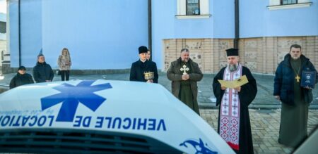Освячення швидкої допомоги: ПЦУ допомагає захисникам України