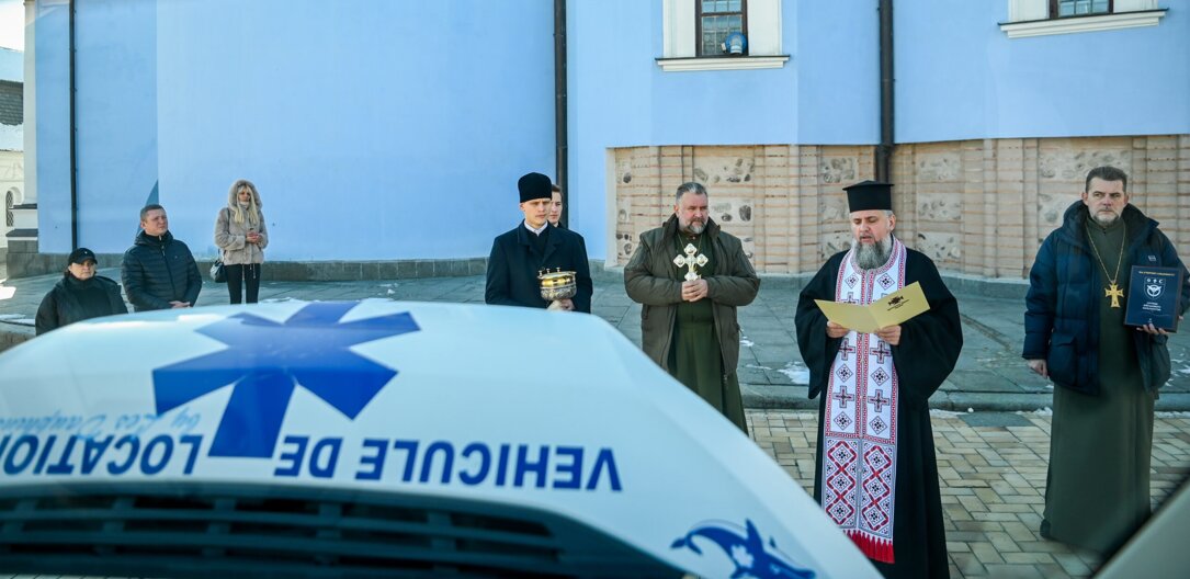 Освячення швидкої допомоги: ПЦУ допомагає захисникам України