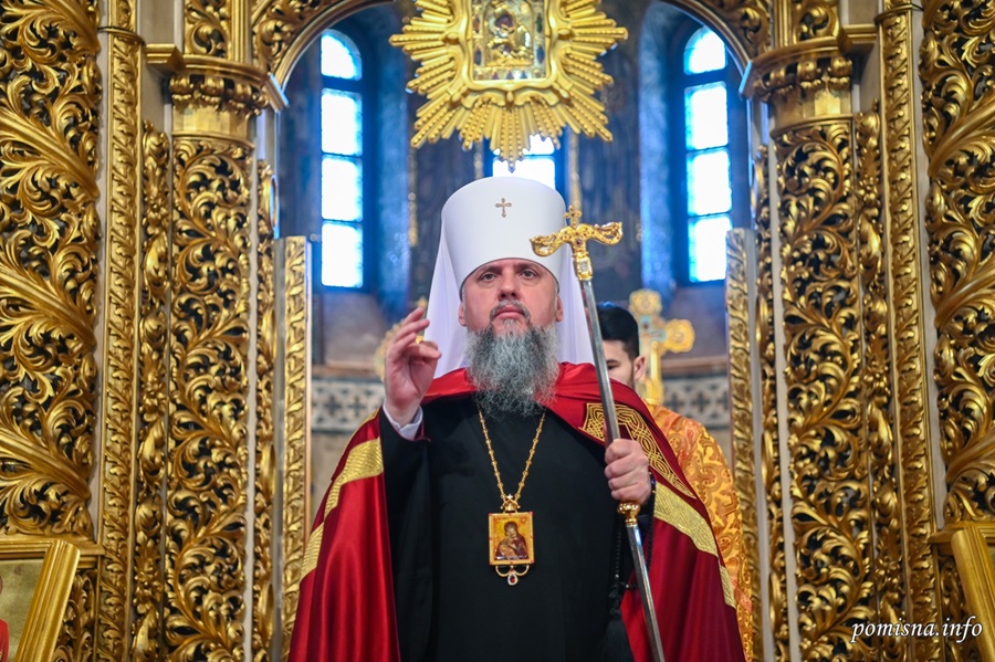 Недільна літургія у Золотоверхому соборі: митрополит Епіфаній молиться за Україну