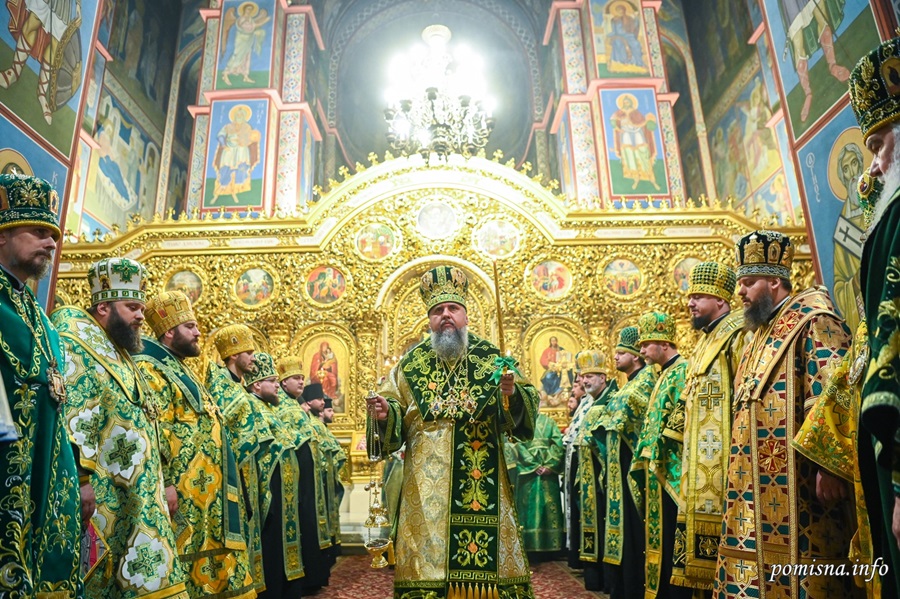 Духовенство та віряни об’єдналися на всенічному бдінні у Свято-Михайлівському соборі Києва