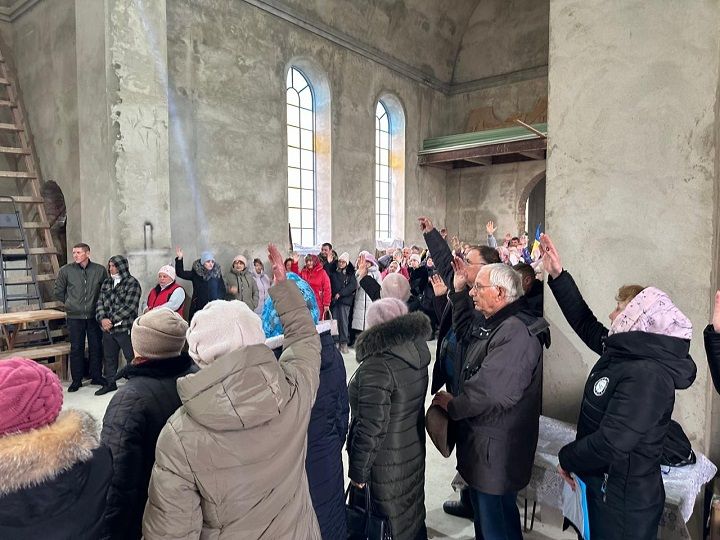 Роздільнянський район: парафія Свято-Петропавлівського храму обрала ПЦУ