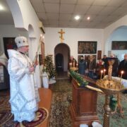 Молитва та різдвяні колядки в Херсоні: престольне свято у храмі під обстрілами