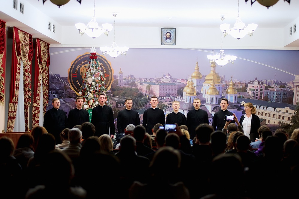 Фольклор, патріотизм і допомога: у КПБА зібрали кошти для українських захисників