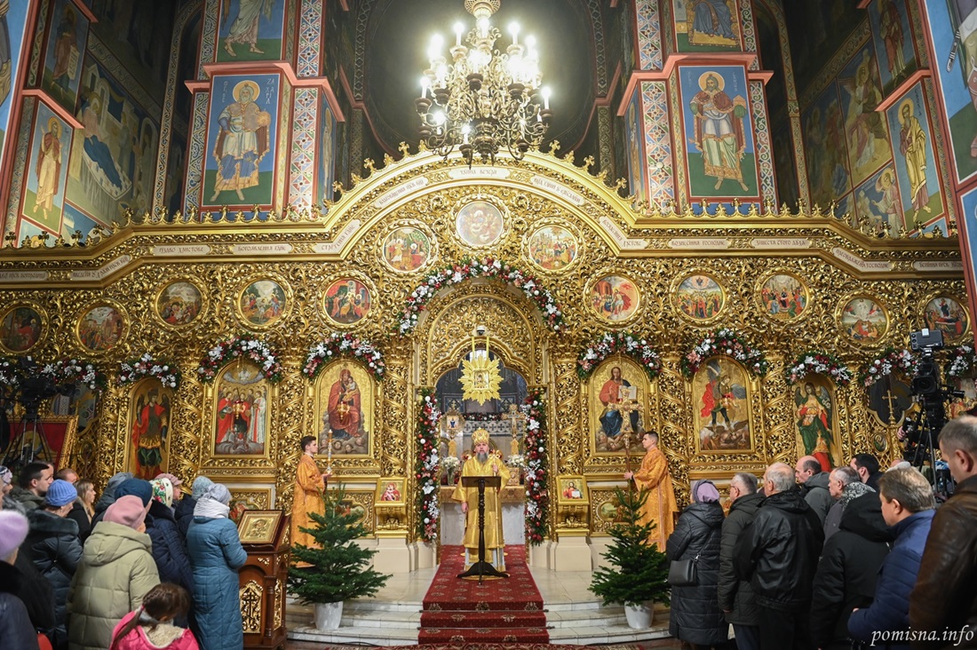 Вифлеємський вогонь миру у серці столиці: літургія з Митрополитом Епіфанієм