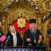 Митрополит Епіфаній презентував різдвяні марки: духовність у мистецтві