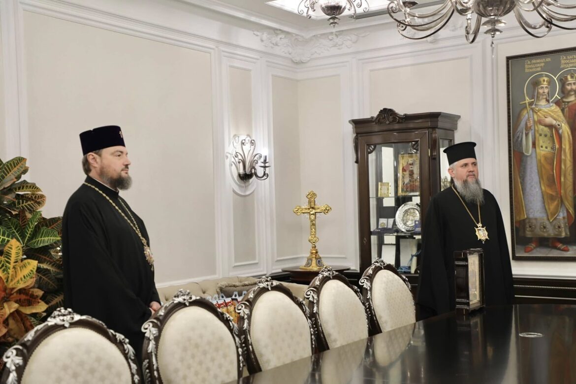 Святковий візит: митрополит Олександр передав ікону великомученика Георгія