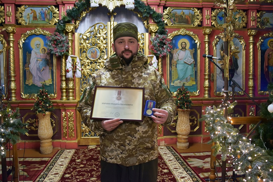 Президент України нагородив капелана Михайла Хімчака