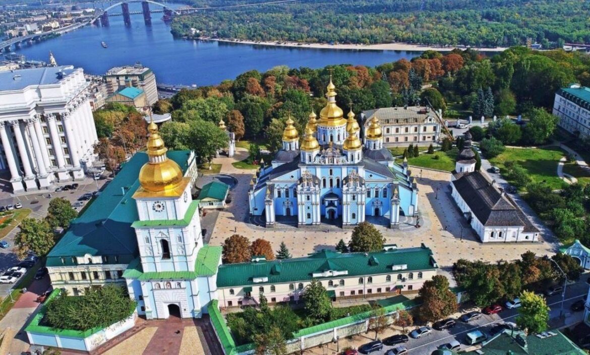 Свято-Михайлівський собор запрошує вірян на важливі служби 13–19 січня