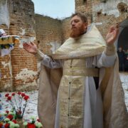 Військовий капелан освятив воду для захисників на передовій у день Богоявлення