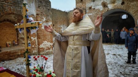 Відродження духовності: освячення води в зруйнованому Троїцькому храмі Гостролуччя