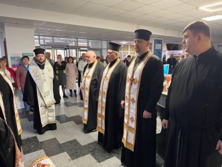 Благословення для медиків: молебень у Рівненському центрі первинної медичної допомоги