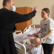 Молитва, музика і надія: як священнослужителі підтримують дітей з онкологією