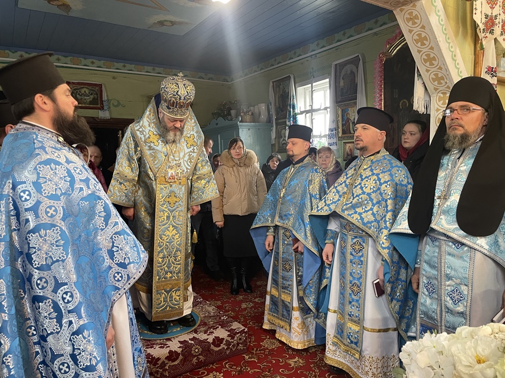 Молитва єдності: митрополит Михаїл звершив богослужіння у храмі на Волині