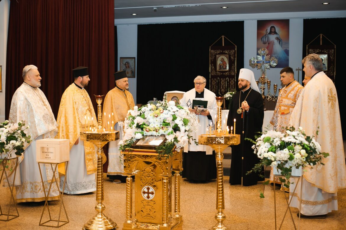 Віра без кордонів: митрополит Іларіон очолив літургію у Варшаві
