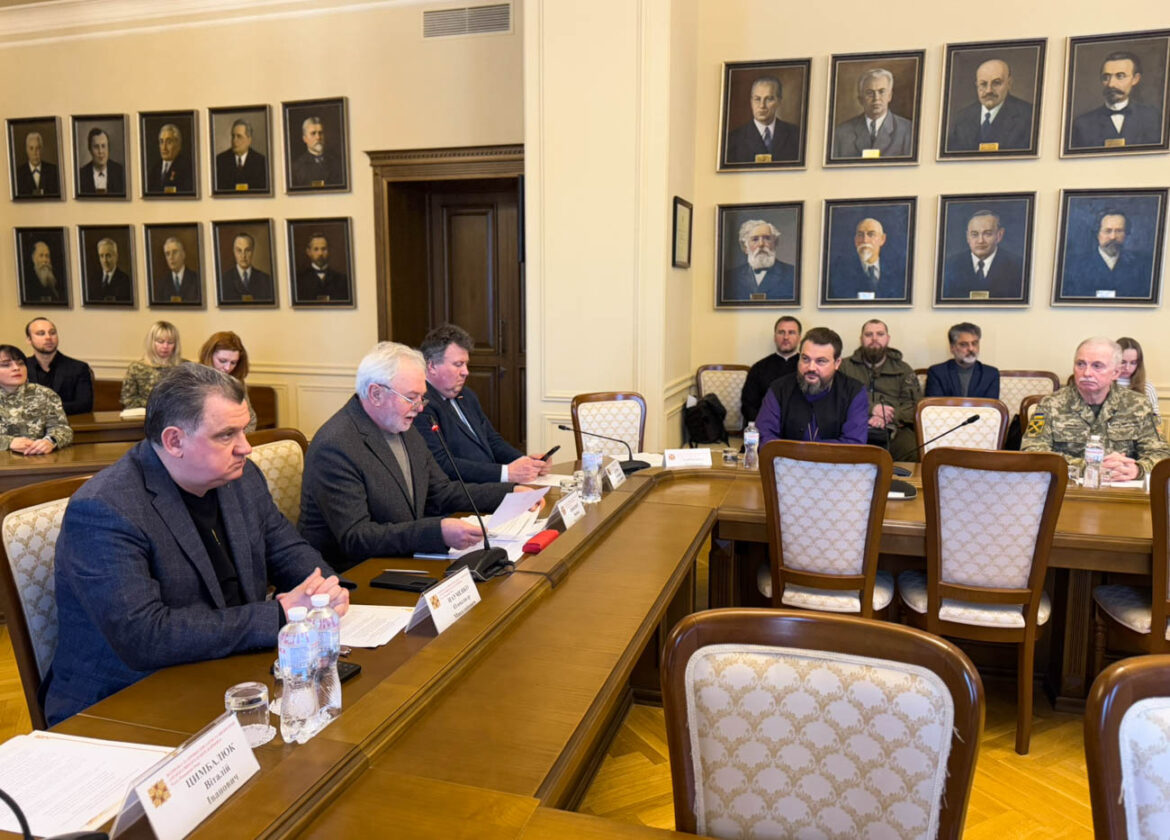 Митрополит Олександр закликав до духовної підтримки військових на засіданні Поважної ради