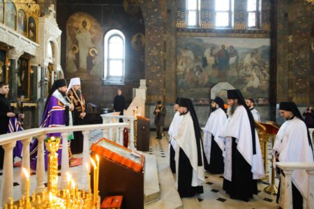 «Маріуполь Нескорений»: виставка в Києво-Печерській лаврі – свідчення сили та надії