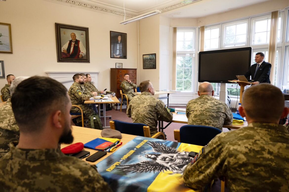 Духовний щит України: капелани пройшли курс у Великій Британії