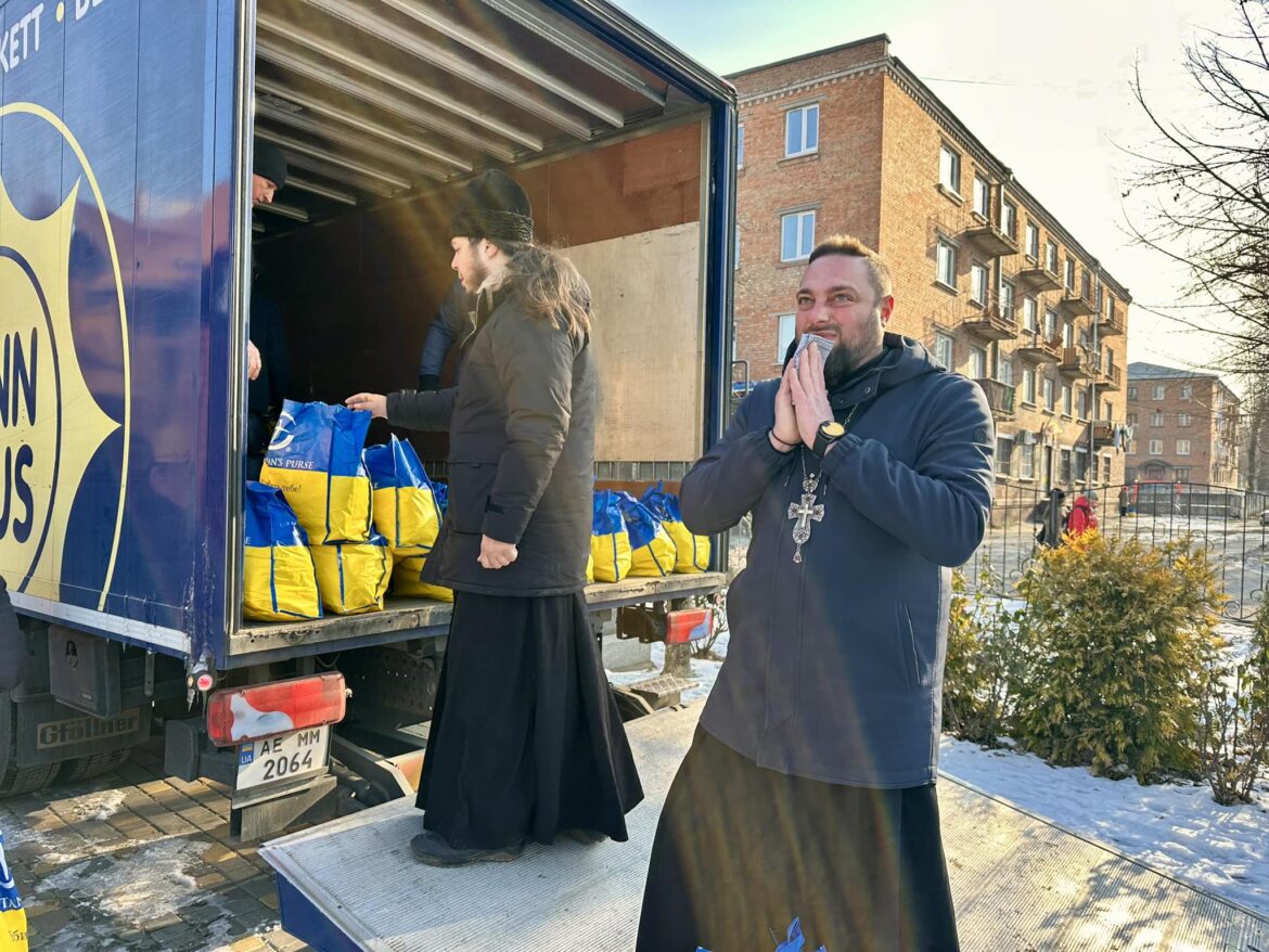 Світло надії у Нікополі: українська церква бореться з голодом