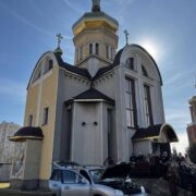 Віряни луцького храму передали черговий автомобіль для ЗСУ