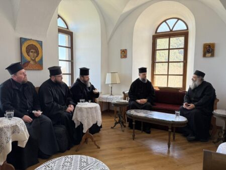 Архієпископ Агапіт відвідав святині Афону: другий день паломництва