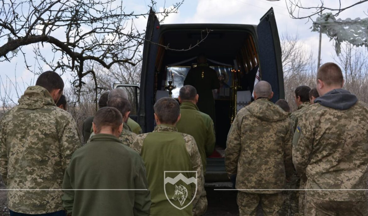 Мобільний храм: коли молитва перемагає страх