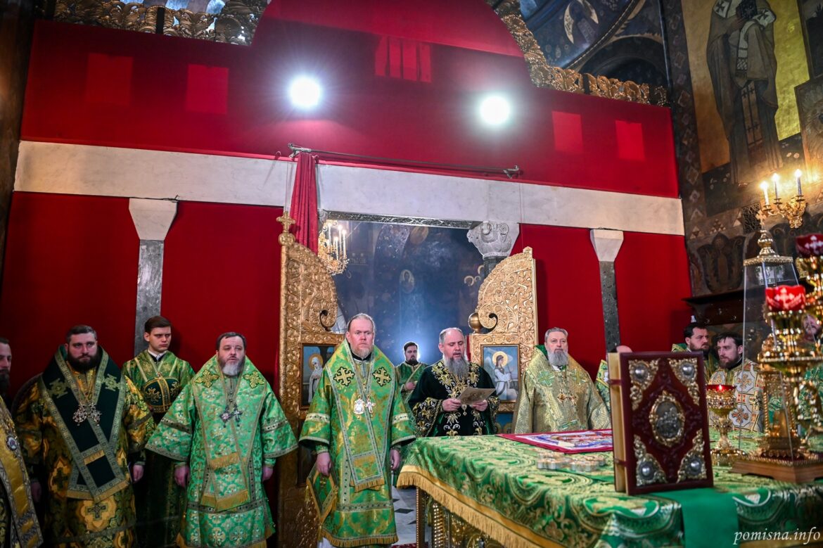 Урочисте богослужіння у Києво-Печерській Лаврі: Митрополит Епіфаній виголосив молитву за Україну
