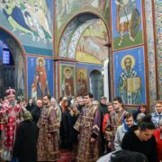 Переднедільна молитва: Предстоятель ПЦУ провів Всенічне бдіння у Михайлівському монастирі