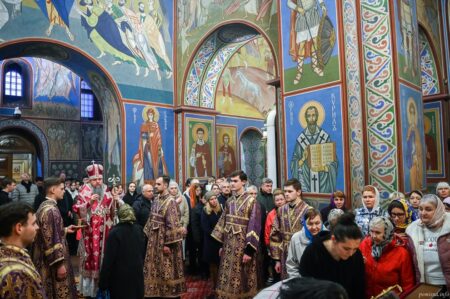 Переднедільна молитва: Предстоятель ПЦУ провів Всенічне бдіння у Михайлівському монастирі
