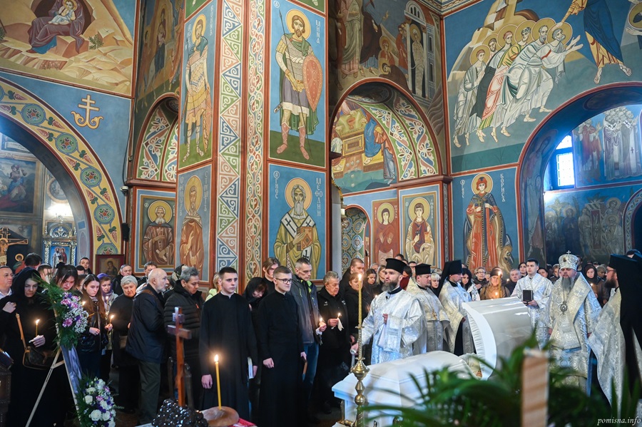 У Києві попрощалися з Діаною Поповою: чин похорону очолив Митрополит Епіфаній
