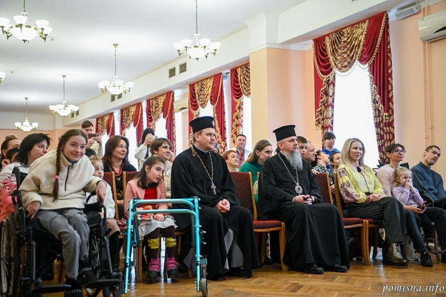 Свято любові та турботи: Митрополит Епіфаній з дітьми Оболоні