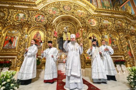 Митрополит Епіфаній очолив Великодні богослужіння у Свято-Михайлівському Золотоверхому соборі