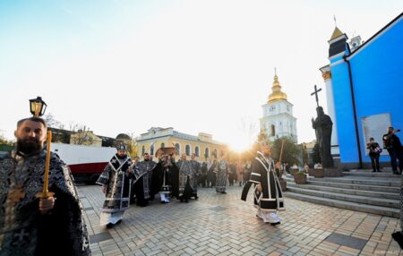 У Києві звершили Ранню з чином поховання Плащаниці
