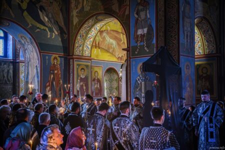 Дванадцять Євангелій у молитві: як у Києві вшанували страждання Спасителя