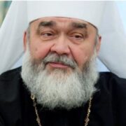 Свята Плащаниця винесена у серці Києва: Митрополит Епіфаній очолив богослужіння