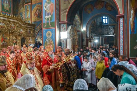 25 років духовного відродження: Предстоятель ПЦУ провів літургію у Михайлівському соборі