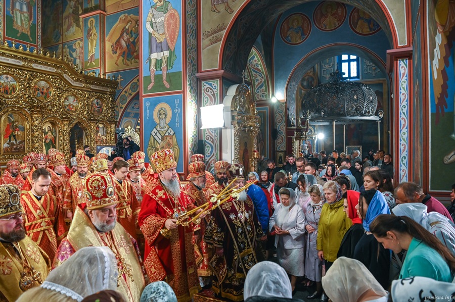 25 років духовного відродження: Предстоятель ПЦУ провів літургію у Михайлівському соборі