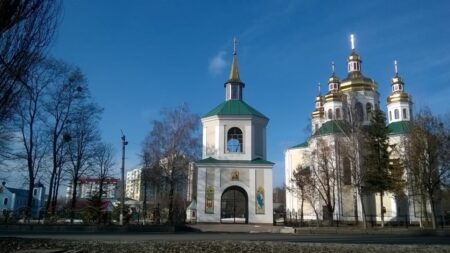 Перша українська молитва у храмі: ПЦУ офіційно перебрала храм у Броварах