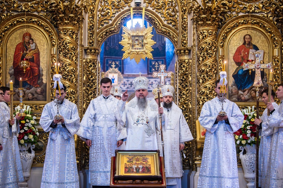 Урочисте Всенічне бдіння у Михайлівському соборі очолив Митрополит Епіфаній