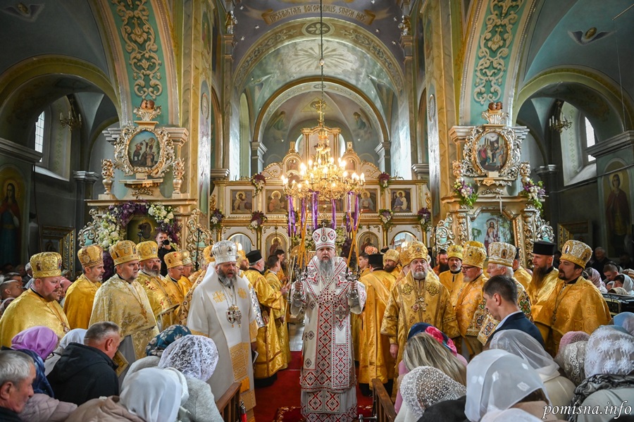Віра, що обʼєднує: Митрополит Епіфаній очолив літургію у Жидичинській святині