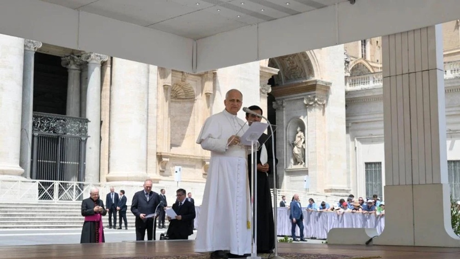 Папа з Ватикану молиться за мир в Україні та в серці людства