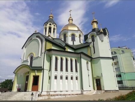 Школи відстають від храмів: освітній дисбаланс у Тернополі