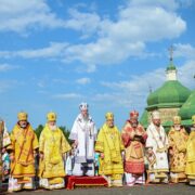 Молитовна єдність на Козацьких могилах: Предстоятель ПЦУ вшанував памʼять героїв