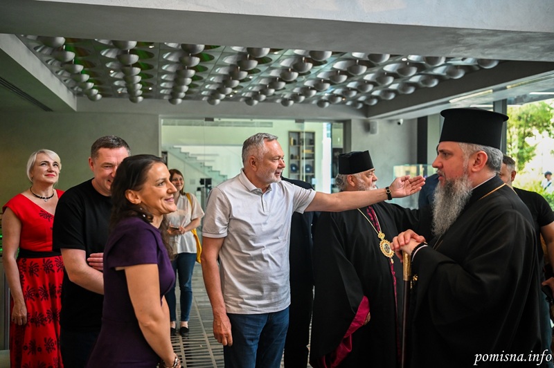 У Львові Митрополит Епіфаній відвідав виставку про внутрішній вибір людини