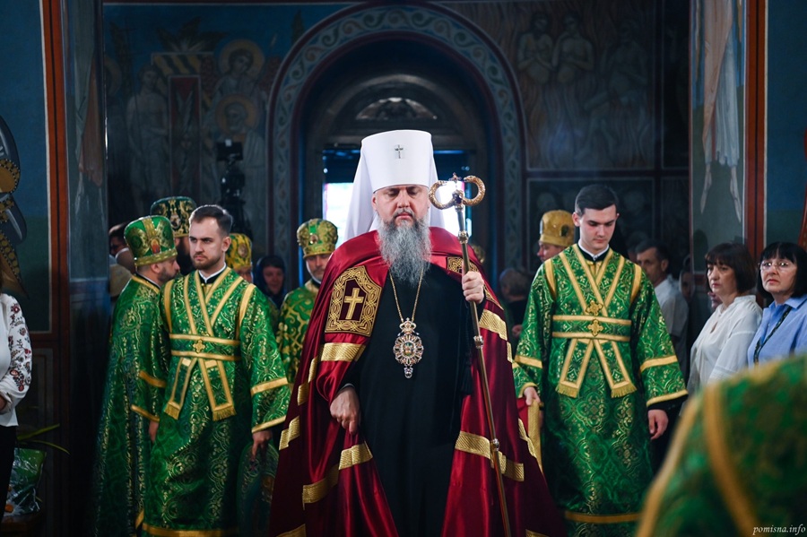 П’ятидесятниця у час війни: у Михайлівському соборі звершили молитву за полеглих